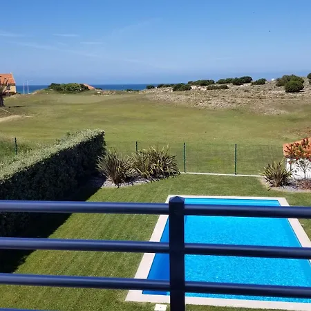 Calm - & Pool * アトウギア・ダ・バレイア